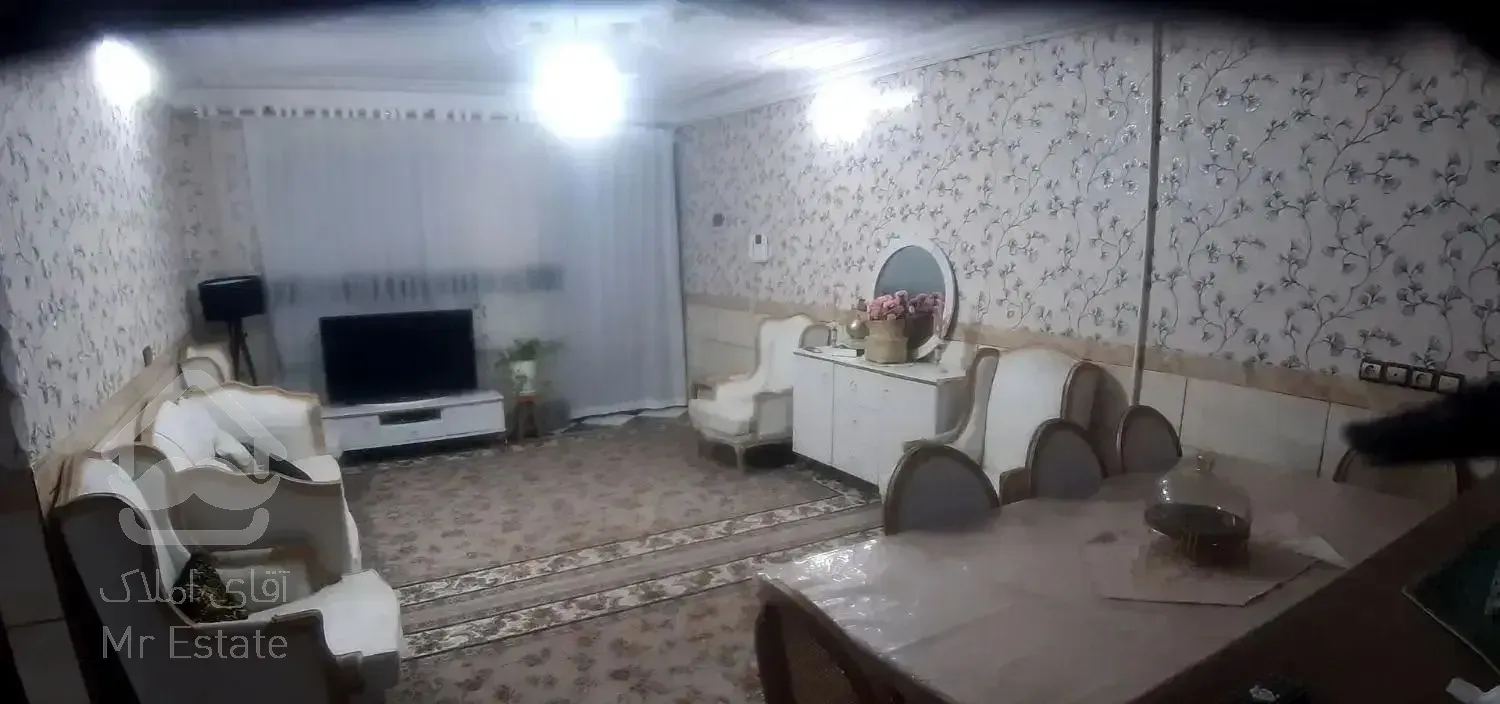 خونه سراسیاب طبقه بالا۱۳۵متری ۲خواب وبالکن بزرگ