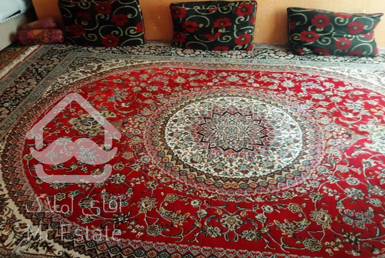 منزل مسافر با حیاط و پارکینگ