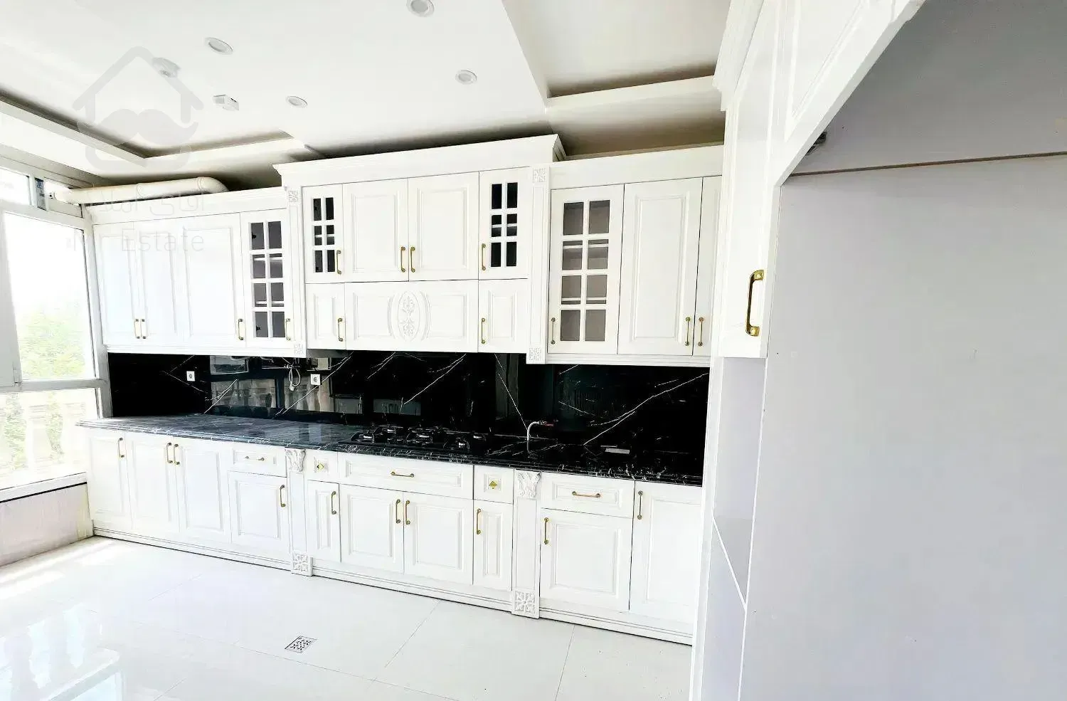 130 متر / تکواحدی / سه خواب / آسانسور / صیاد