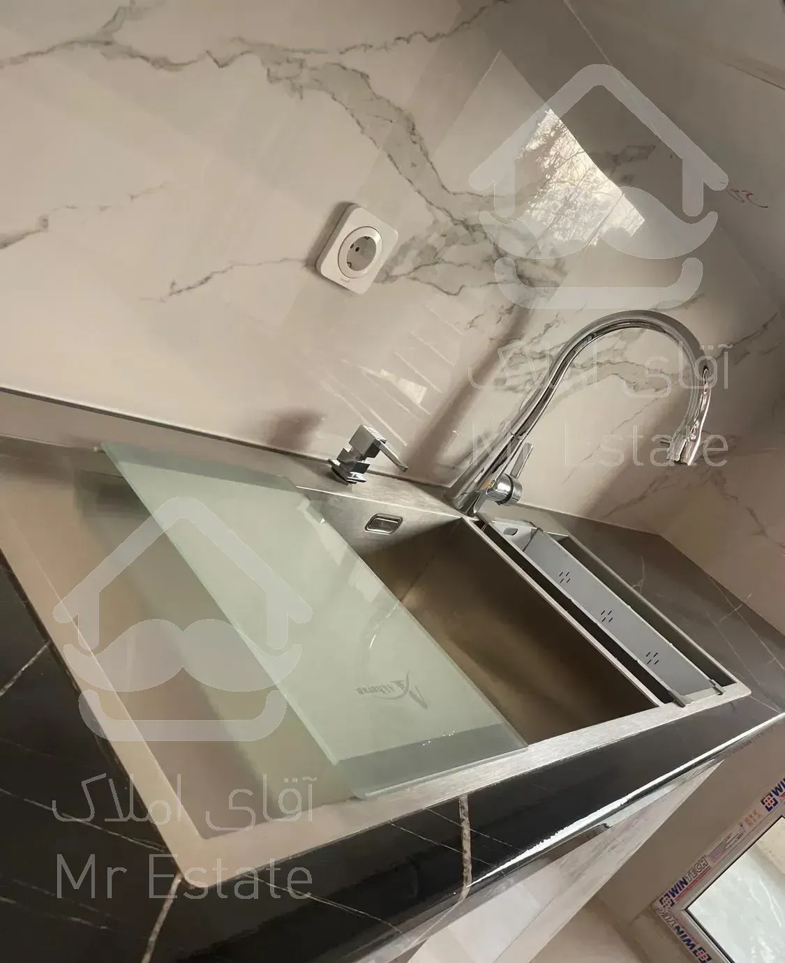 میرداماد ۶۲ متر (نوساز،غرق نور)