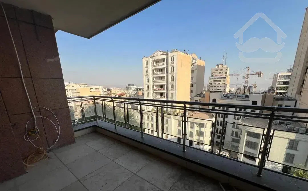 ۳۰۲ متر ۴ خواب ، برج باغ اصیل