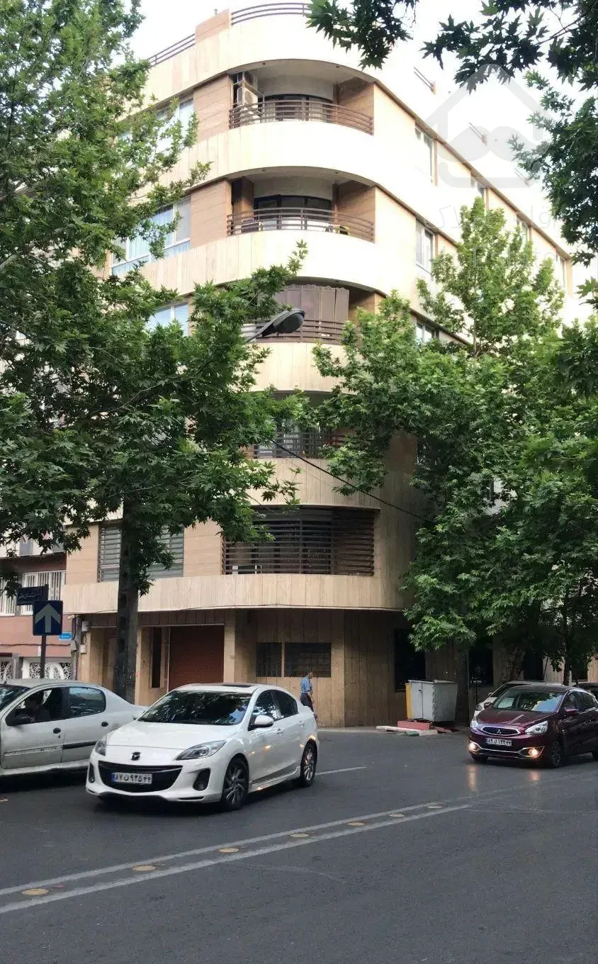 ۱۳۰متر در یکی از بهترین خیابان‌های پاسداران و دنج