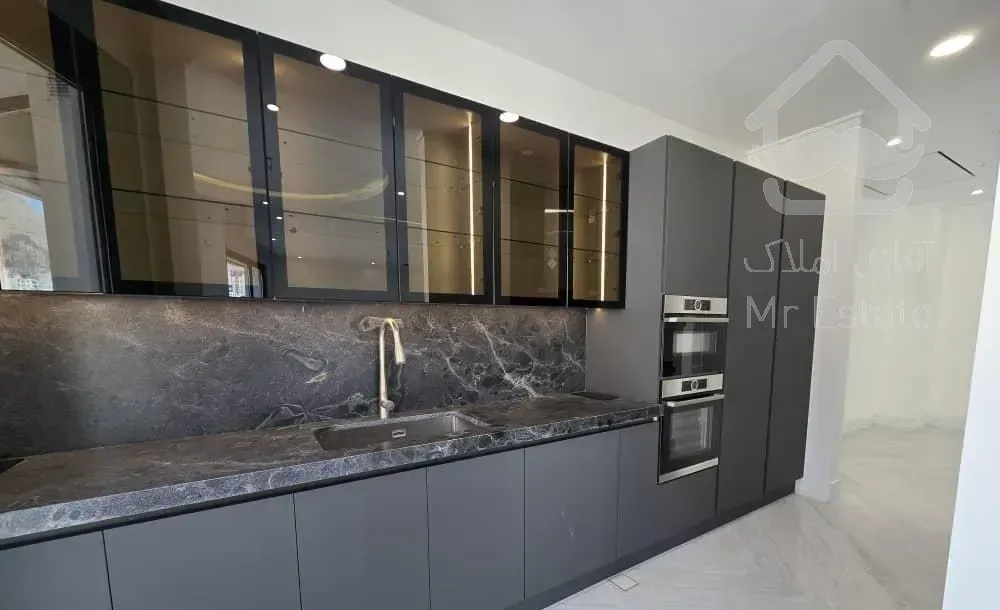 ۱۷۵ متر نیاوران با چشم انداز ۳۶۰ تهران