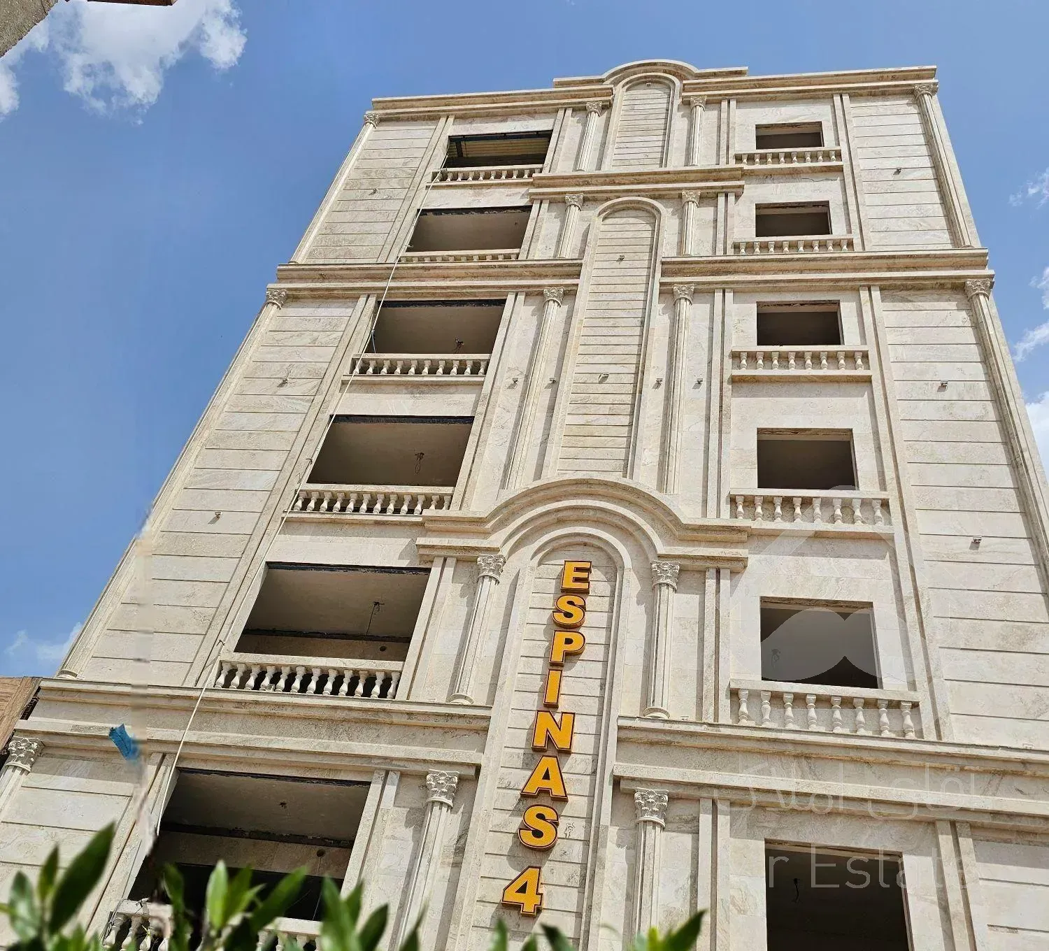 آپارتمان ۱۹۰ متری بهارستان هلال بریم (زمین شهری)