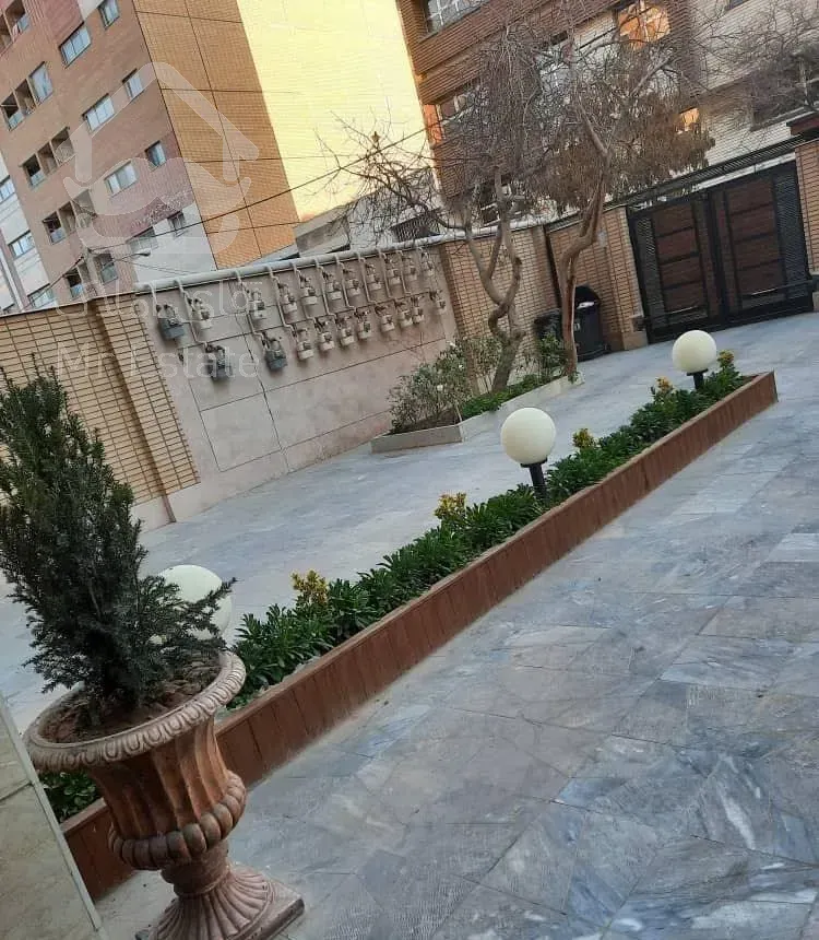 آپارتمان ۱۲۸ متری جنوبی دو خوابه تمیز پر‌نور