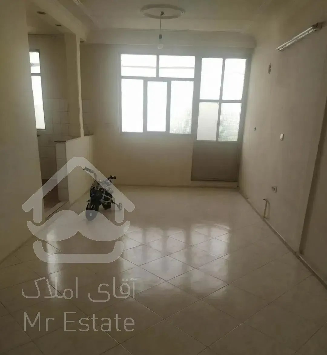 ۸۵ متر - یک خواب - ۲۰ ساله - تک واحدی