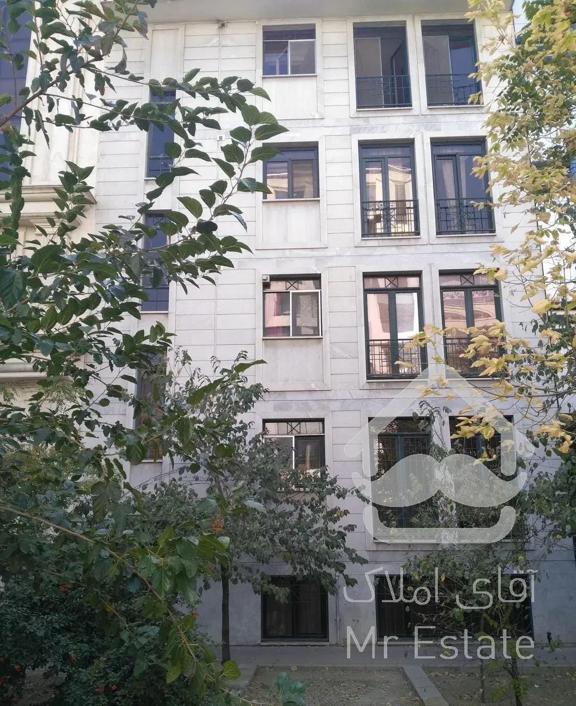 سعادت آباد / 104 متر / دو خوابه / تک واحدی