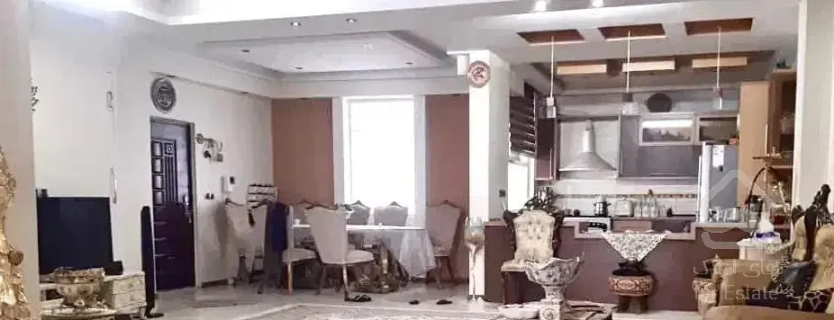 ۱۱۵ متر / بسیار تمیز/فول امکانات/طبقه۳/تک‌واحدی