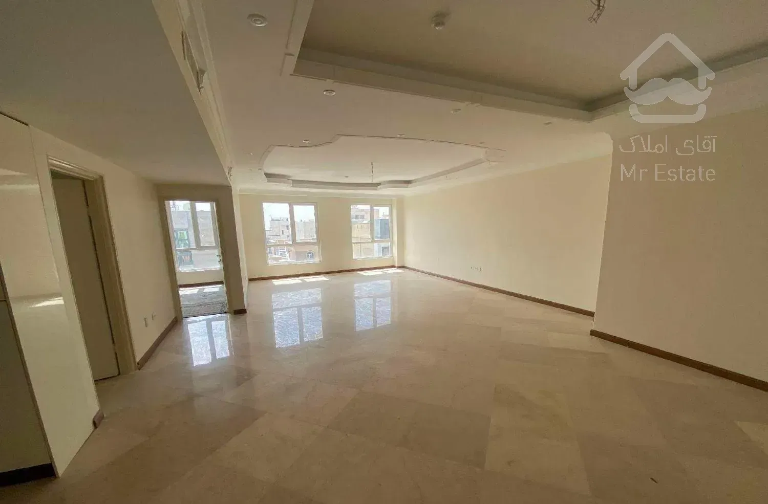 ۱۲۲متر ۳خواب امکانات‌کامل نور و نقشه عالی دولت