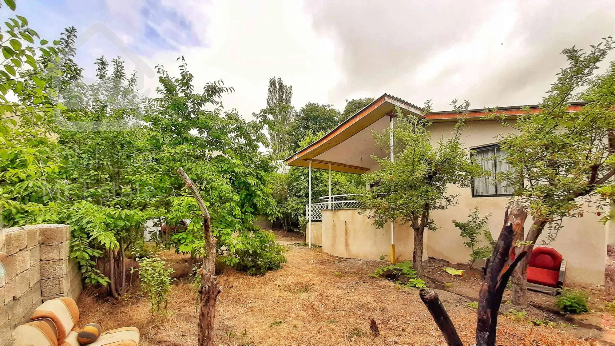 فروش خانه باغ ۵۵۰ متر در منطقه ایرا لاریجان واقع در جاده هراز بالای آب اسک ویو قله دماوند