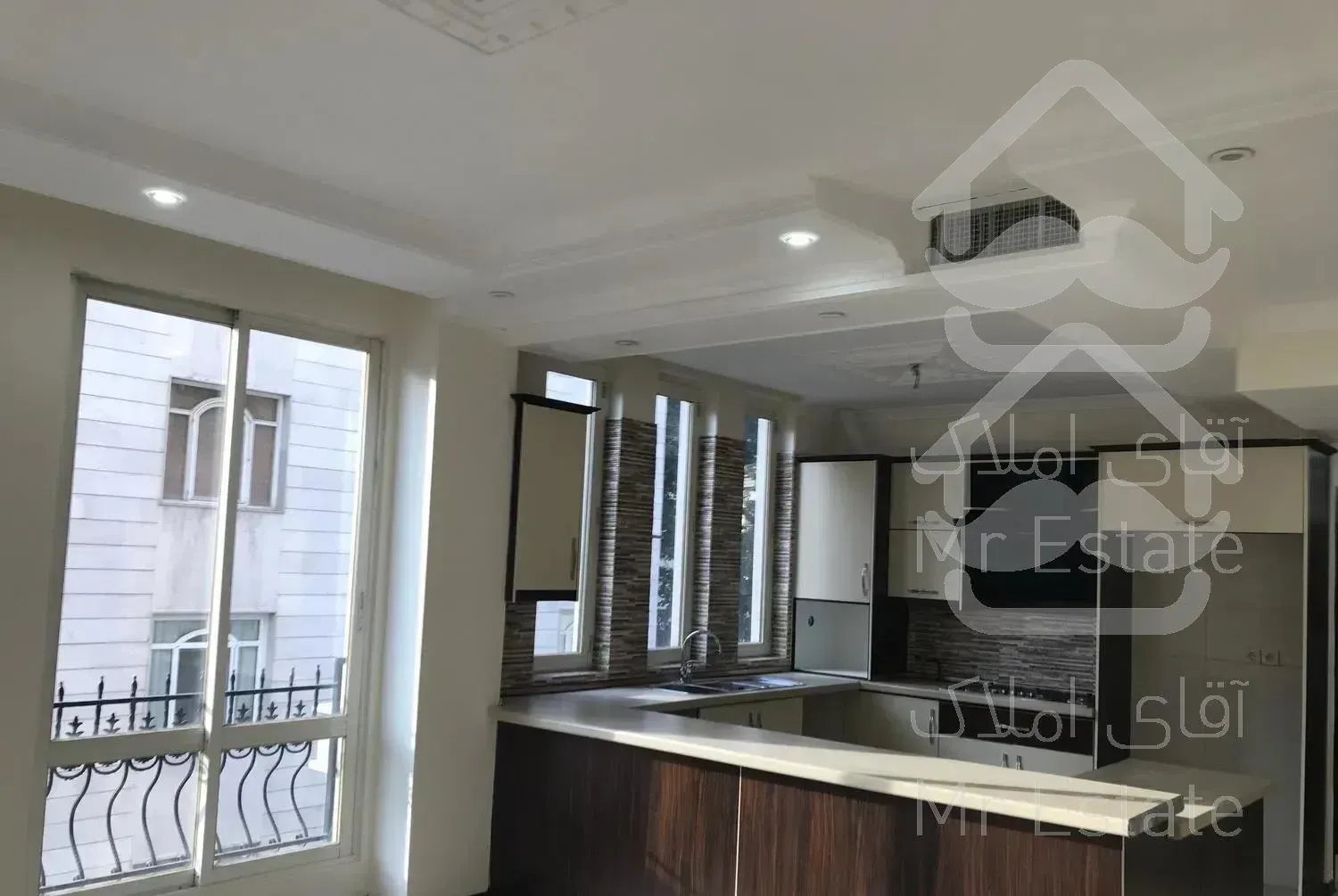 93متر غرق در نور / دسترسی مناسب باغ فردوس