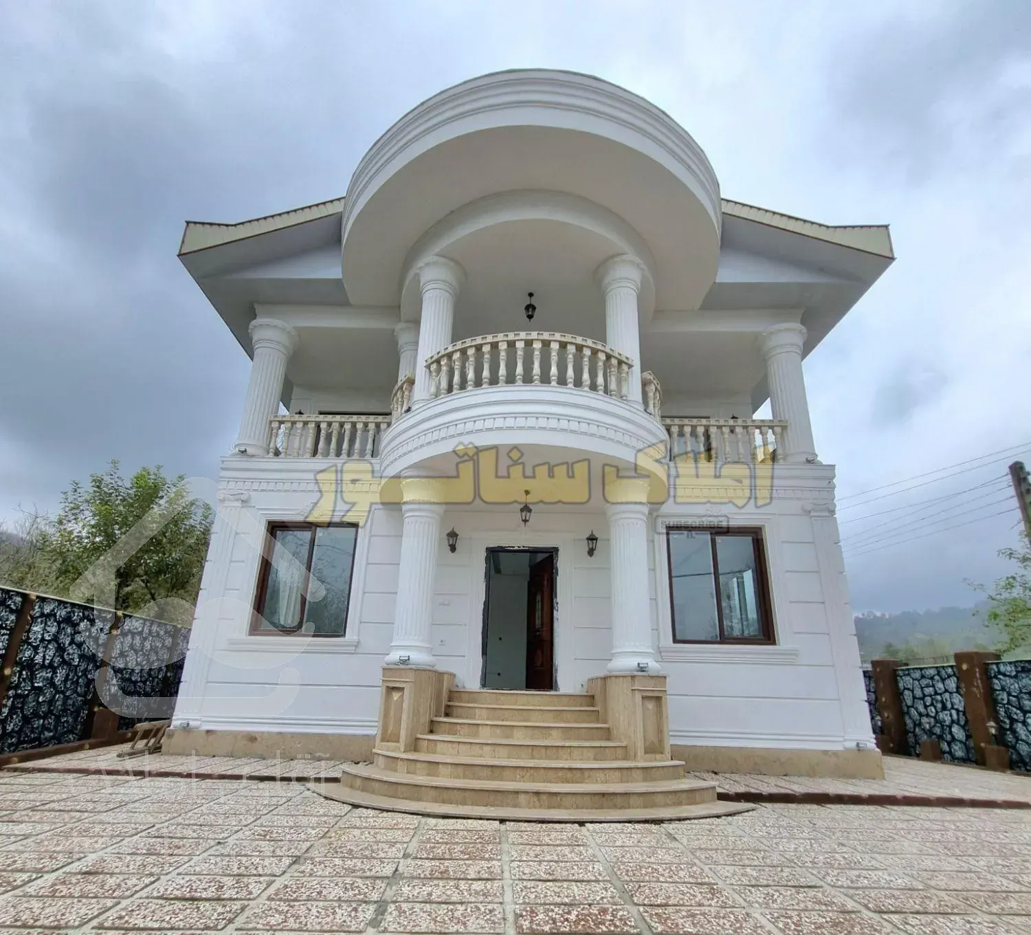 * املاک سناتـور * ویلای لاکچری 321متری برآسفالت