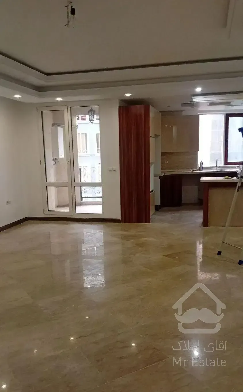 واحد ۱۶۰ متری خوش‌نقشه با ۲ پارکینگ سندی