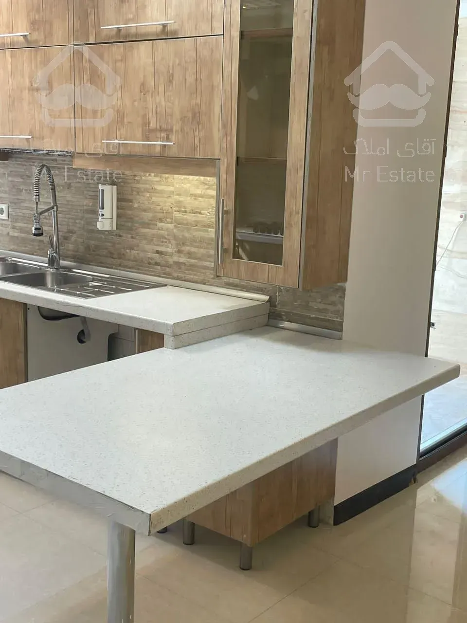 اجاره واحد مسکونی ۱۳۰ متری در فرمانیه