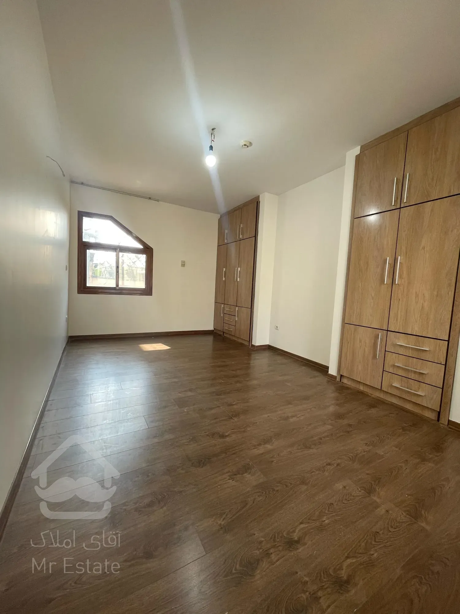 رهن و اجاره پنت ۲۲۰ متر/آجودانیه