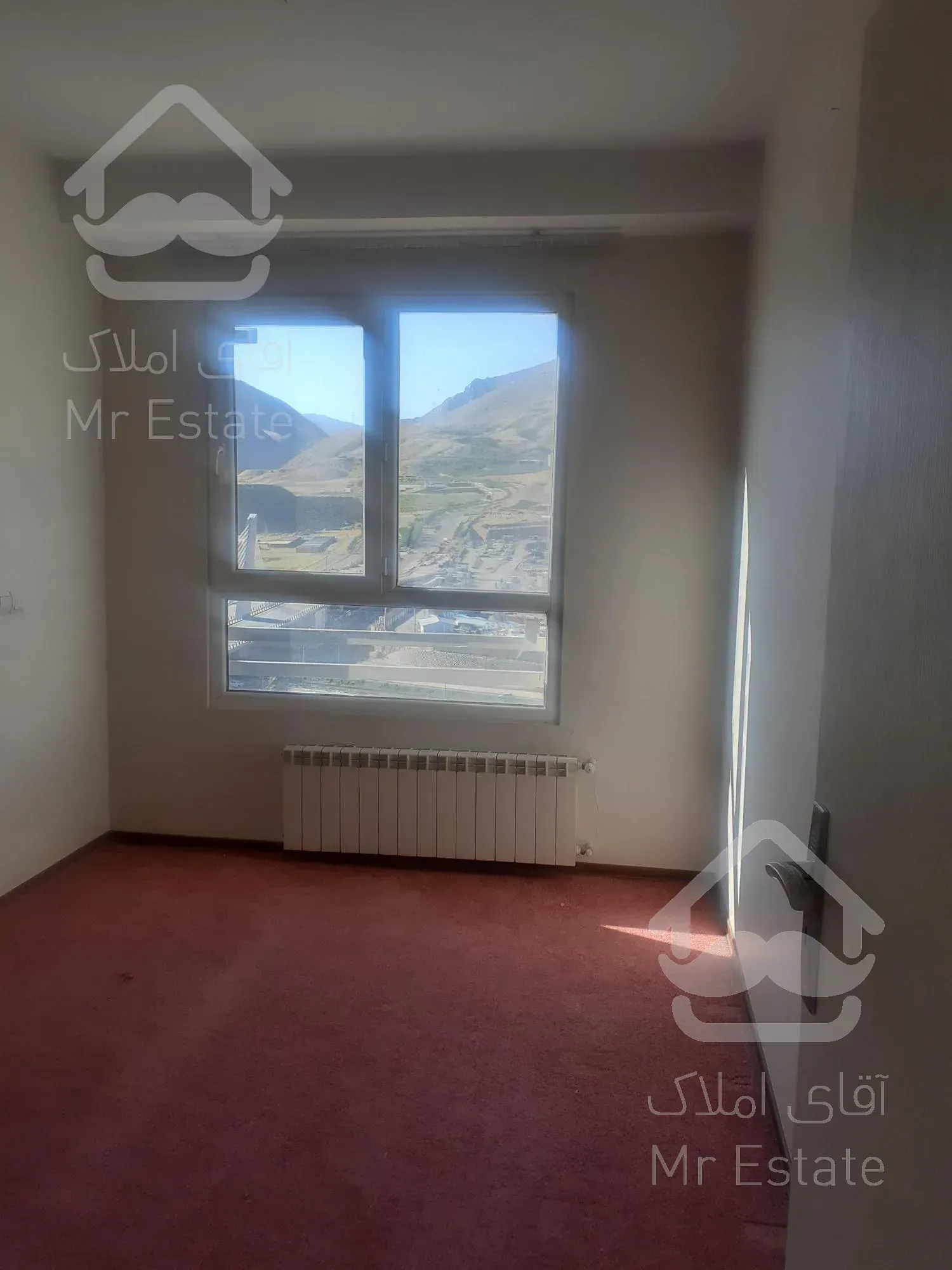 برج ۱۱۲ متری.ویو ابدی کوه سالن پنجره قدی.