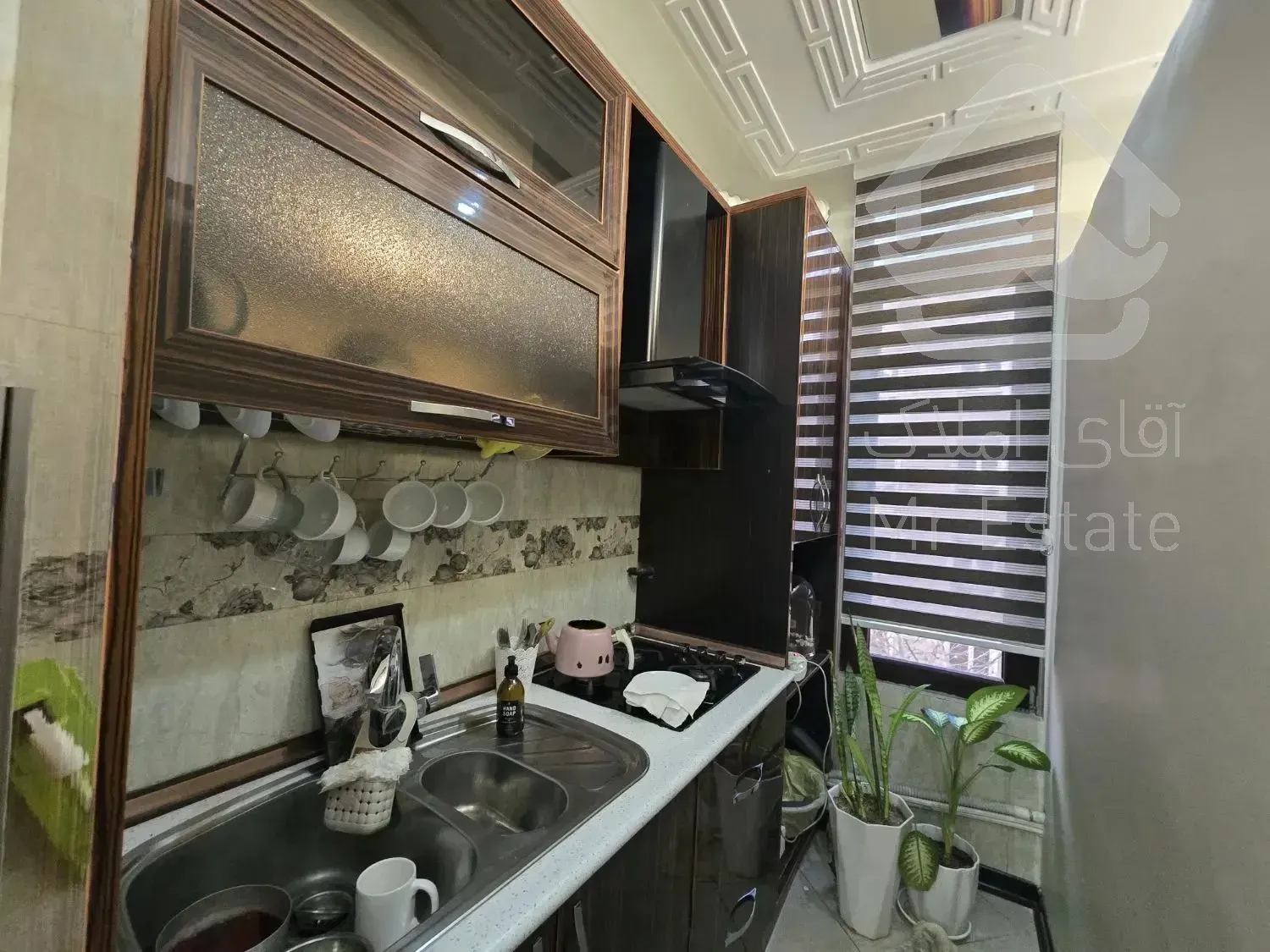 70مترشهرک غرب*ساختمان پزشکان*براصلی*تابلوخور