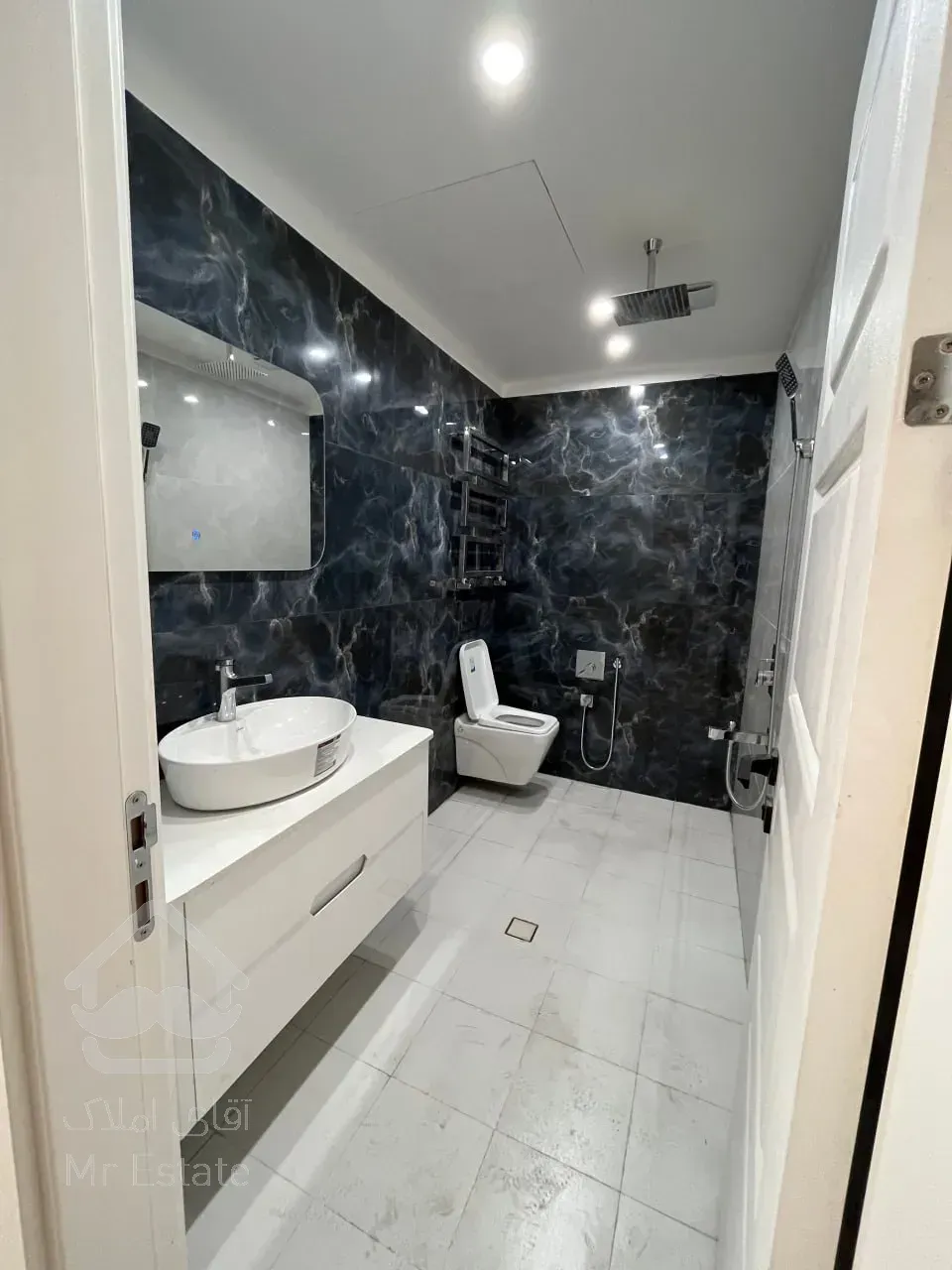 فروش برج 239متر 3 خواب قیطریه با مشاعات ابی