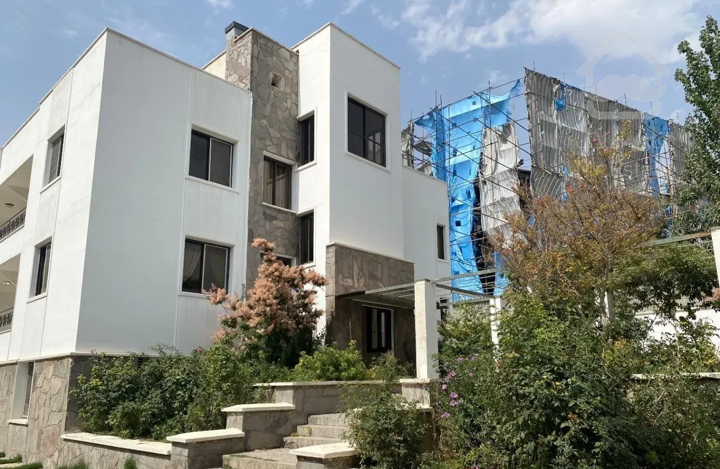 ویلا آپارتمان ۳طبقه صحرای ناران نارون