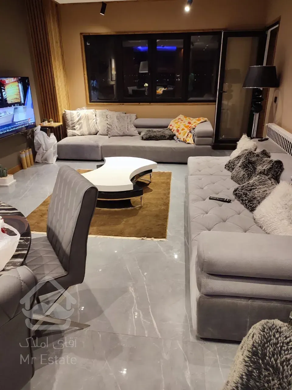 فروش واحد در برج طاووس منطقه ازاد