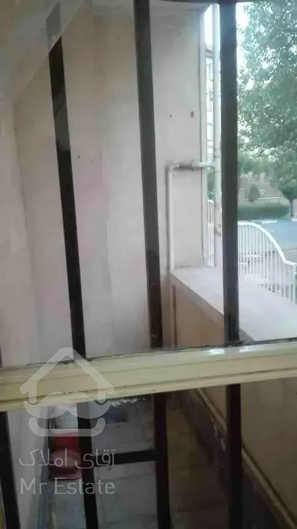 يك واحد در پرديس طبقه اول براي فروش