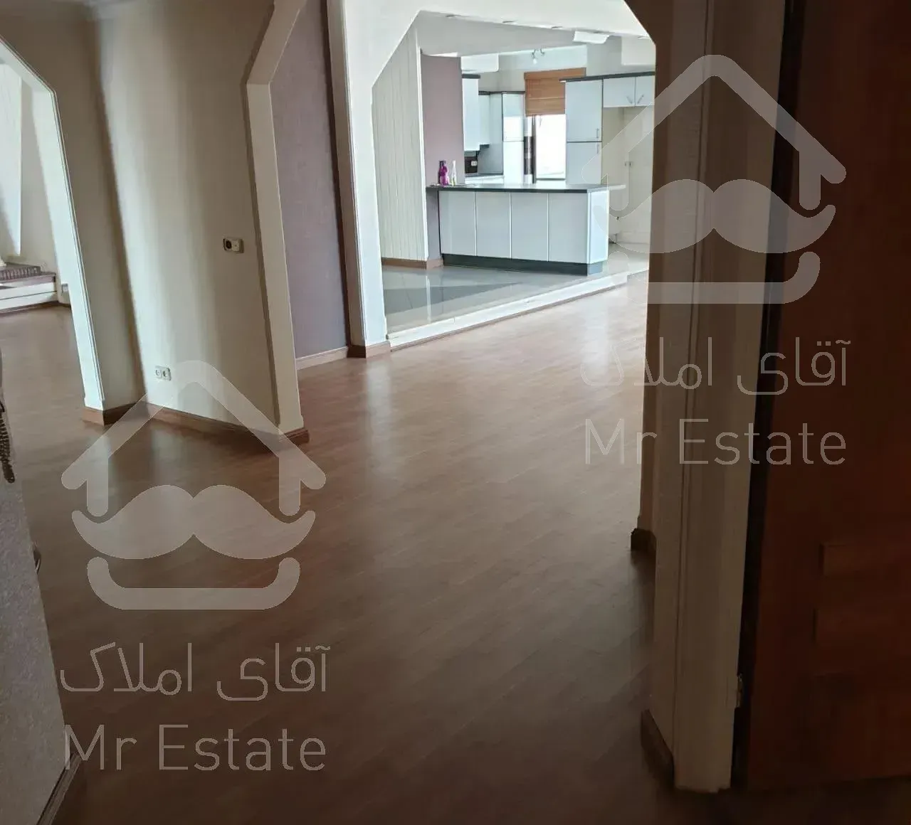 ۳۲۰ متر، ۵ خواب، ونک