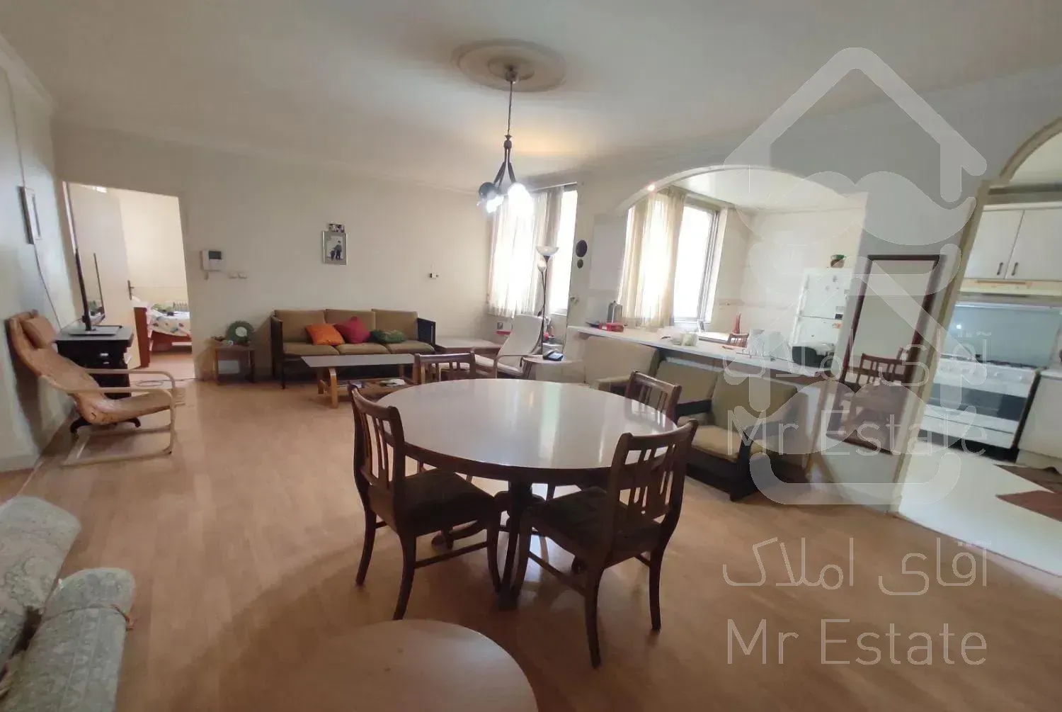 ونک ۱۱۰ متر/ ۲ خوابه/ فول امکانات