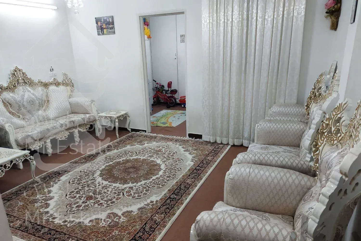 آپارتمان ساکت ۳ طبقه ۲ واحدی۵۱/۸۰ متری۲ خوابه