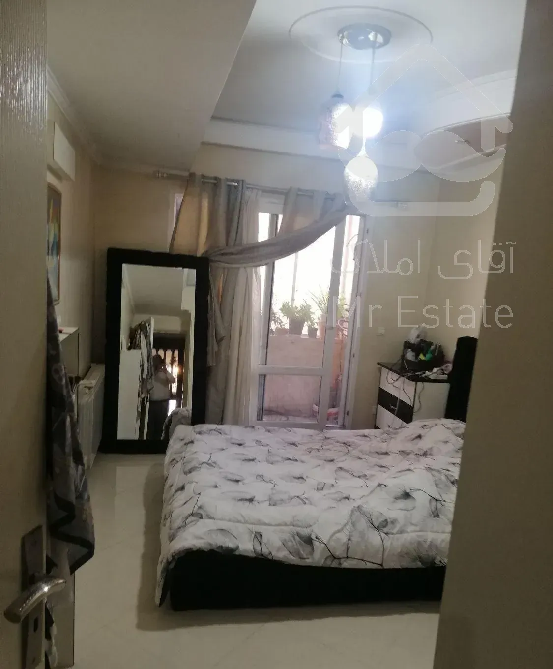 ۹۰ متر ، ۲ خواب ، سالن پرده خور ،   صادقیه