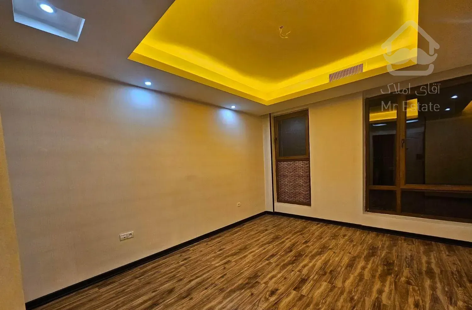 107 متر آجودانیه  نقلی/2طرف نور و ویو/قدرالسهم دار