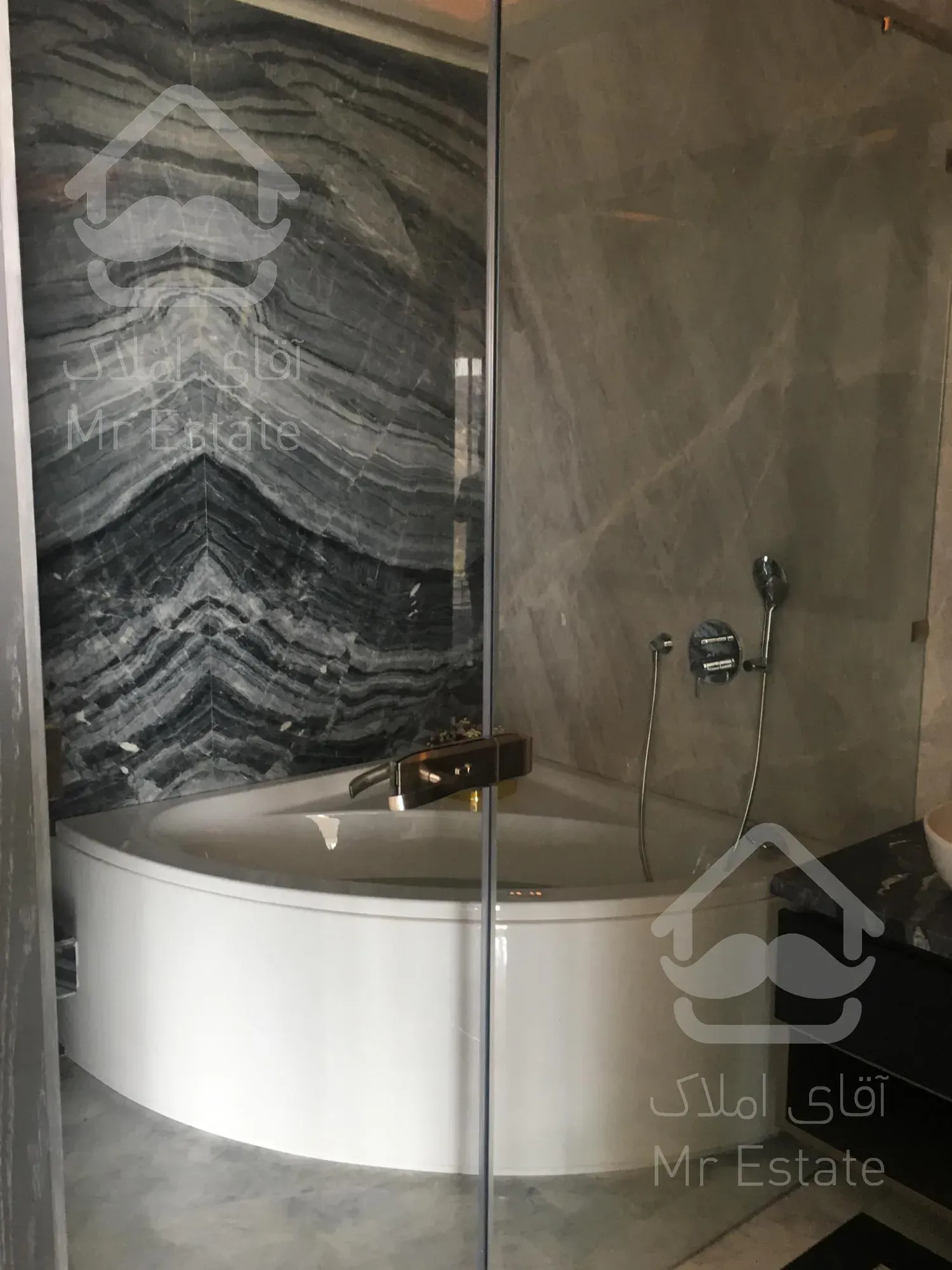 نیاوران، ۲۴۰ متر مدرن زیر قیمت