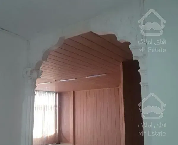 آپارتمان دارای سه اتاق و یک حال و یک پذیرایی زیبا