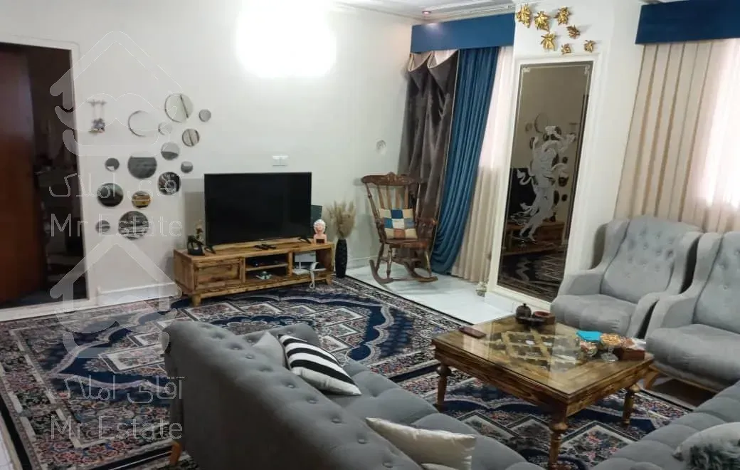 اپارتمان ۷۴ دوخواب واقع در خیابان کمیل نزدیک مترو