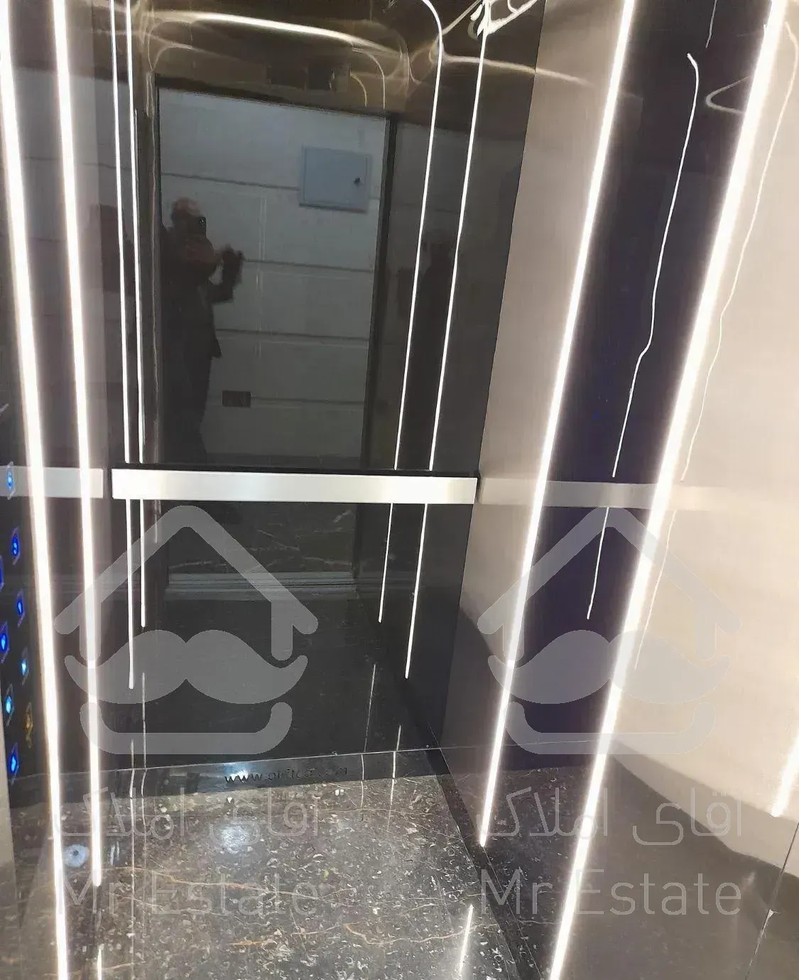 ۱۴۰متر/۳خواب/دارای پاسیو اختصاصی/واحد سازنده