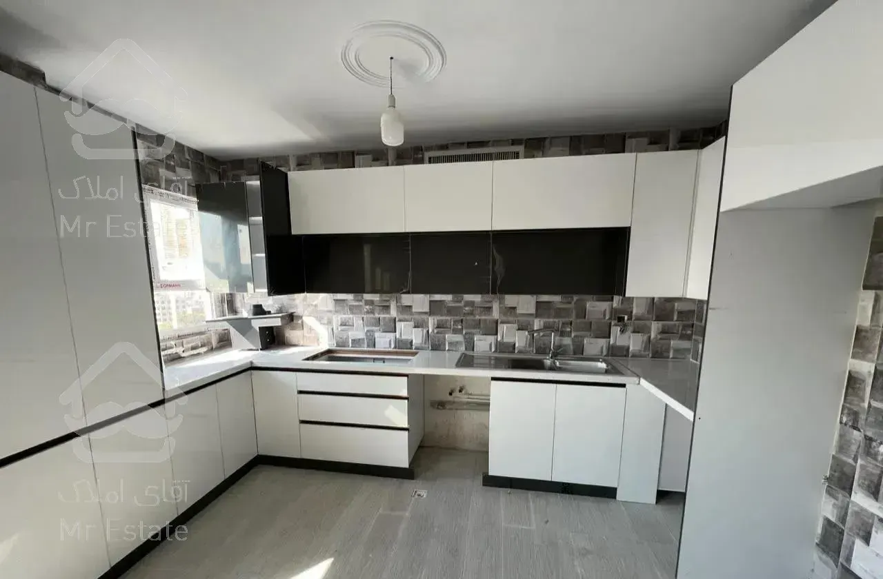 آپارتمان ٨٥ متری طبقه ٥ غربی