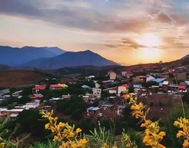 ۴۰۰ زمین /سند دار  /همراه با ۸۰ متر بنا