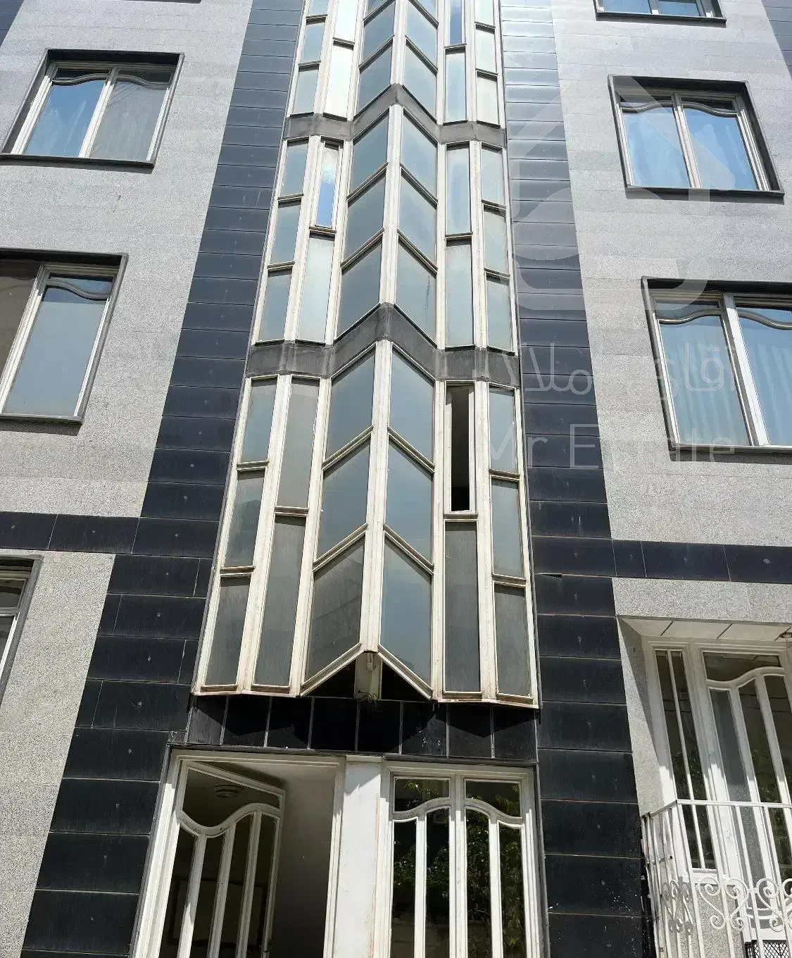 ۶۱متر،سالن پرده خور،۲واحدی