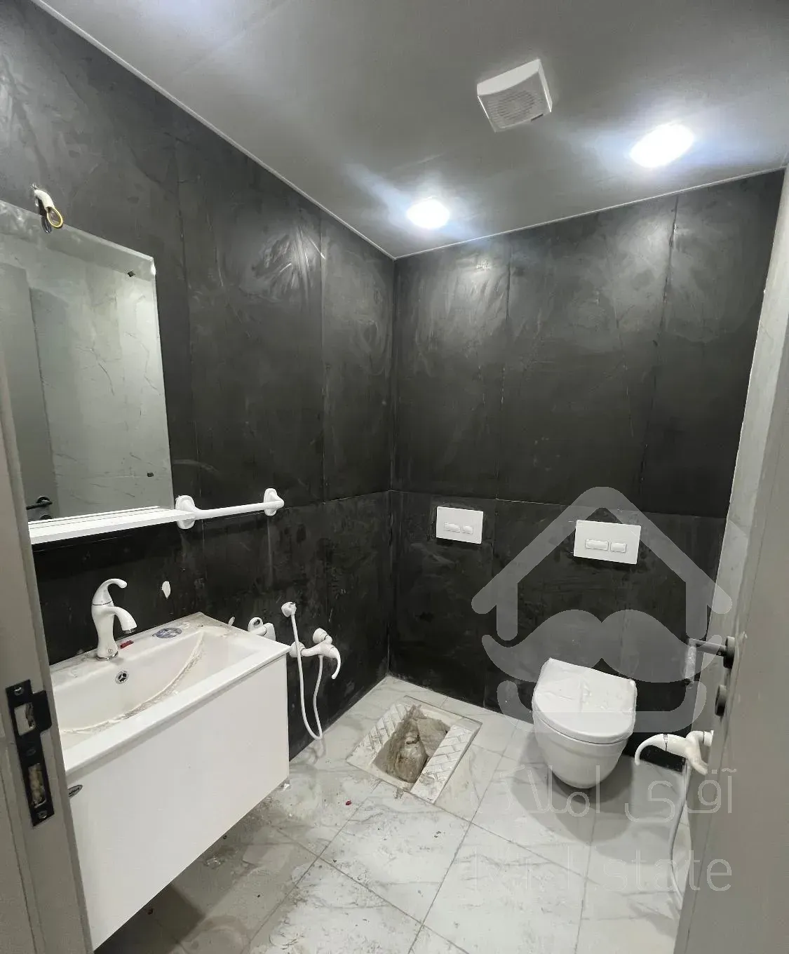 فروش پنت هاوس ۳۰۰ متری در رادیو دریا تهاتر