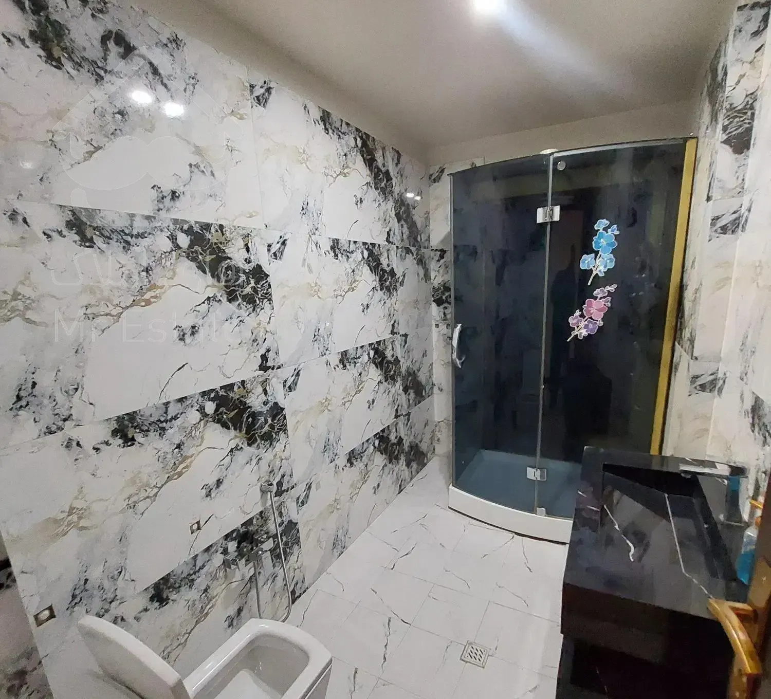 230متر 3خواب با مستر 2پارکینگ تاپ لوکیشن