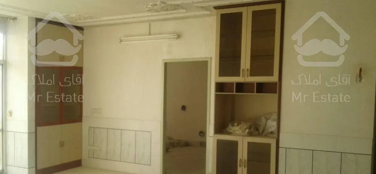 طبقه اول راه مشترک اپارتمان