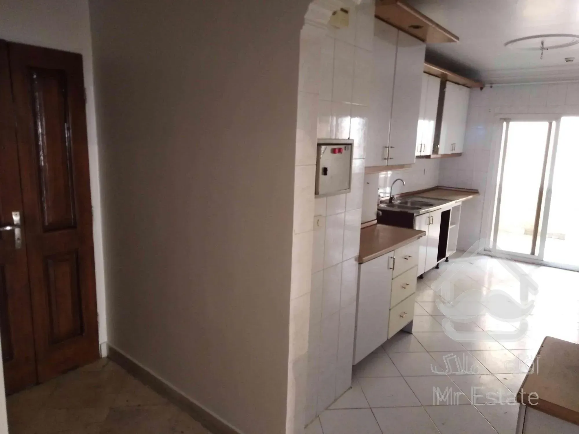 * 140 متر * سه خواب *در بلوار اباذر *