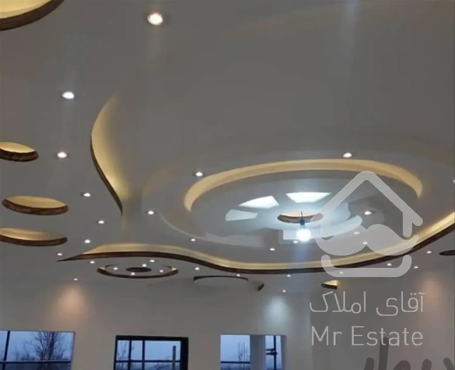 رنگ امیزی نقاش ساختمان نقاشی کناف گچ در پنجره