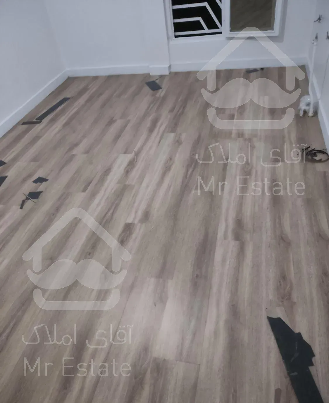 نصاب نصب پارکت کفپوش لمینیت قرنیز