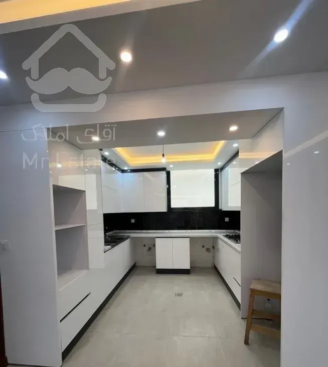 ۱۲۰مترنوساز/برازنده/سه خوابه/جنوبی/غرق نور