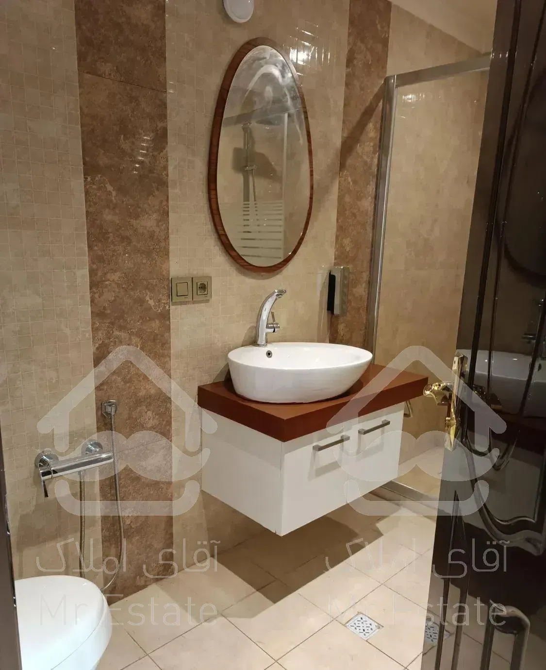 اوین ، ۲۱۰ متری تکواحدی دو جهت نور