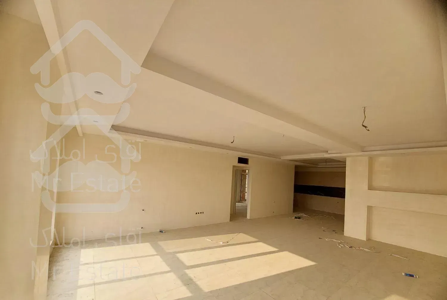 ۱۱۰متر دو خواب(نوساز)فول سراج کاشانی اوقاف سه نبش