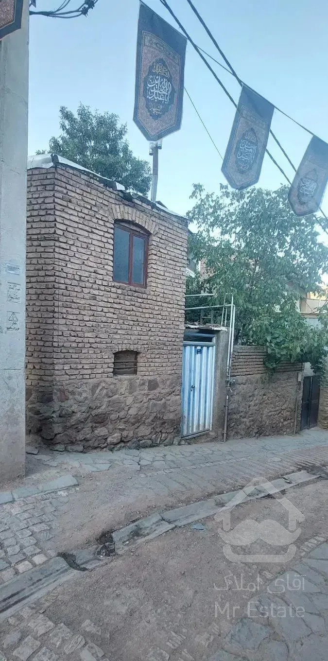فشم داخل بافت متراژ۷۶متر امامه پایین ماشین رو