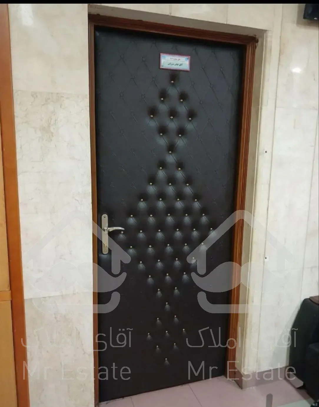 لمسه و عایق کاری درب و دیوار .آکوستیک حرفه ای