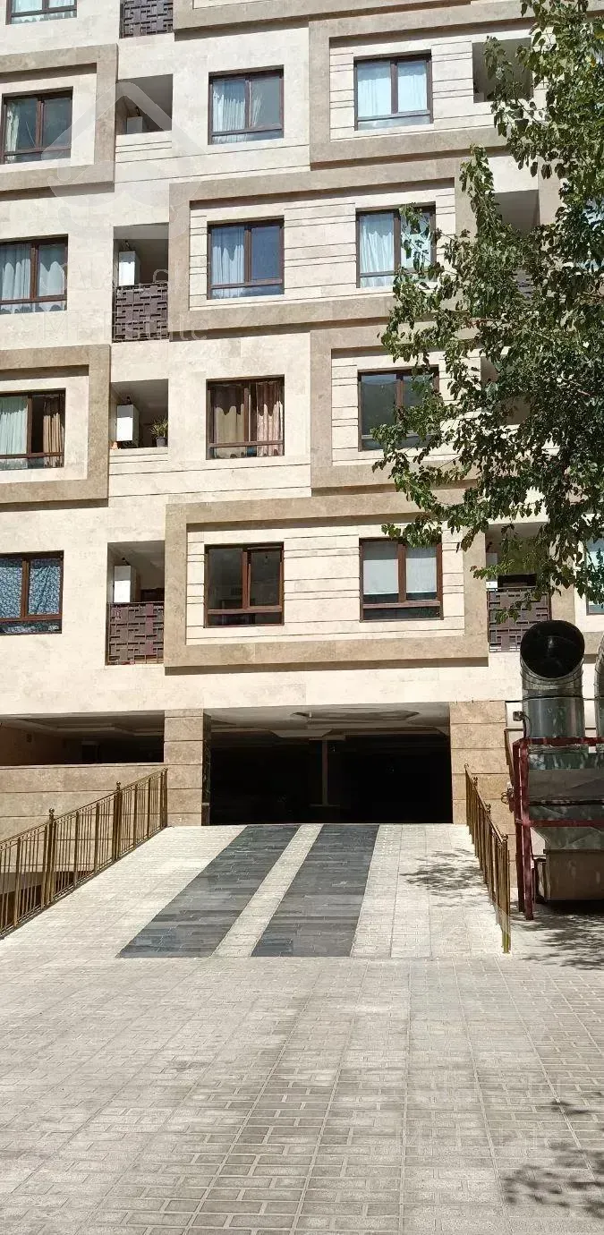 آپارتمان ۱۴۰ متری نوساز