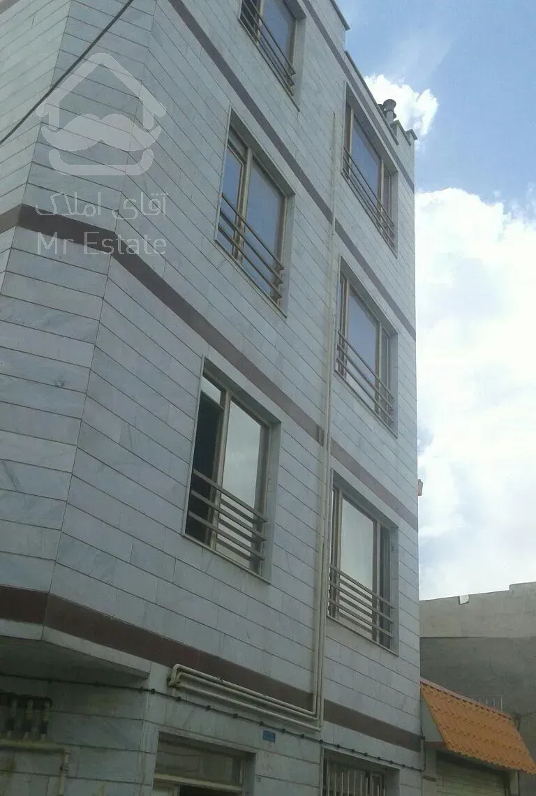 آپارتمان فروشی شیک و عالی همکف مرکز شهر جنب مصلا